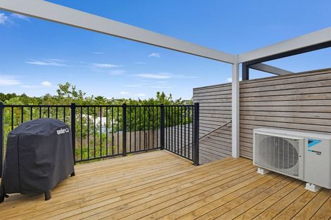 Photo of property in 2/15 Tilden Avenue, Hillcrest, Auckland, 0627