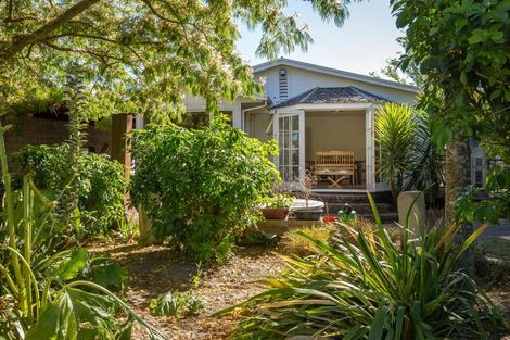 Photo of property in 25 Selwyn Road, Havelock North, 4130