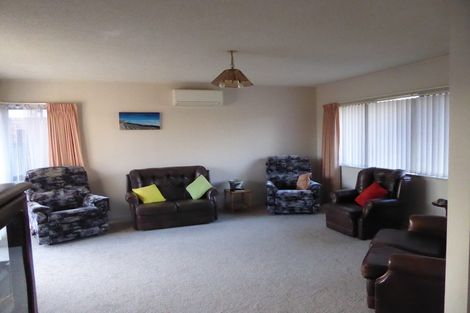 Photo of property in 15 Bosnyak Drive, Te Atatu South, Auckland, 0610