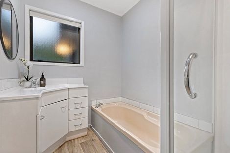 Photo of property in 15a Bridge Avenue, Te Atatu South, Auckland, 0610