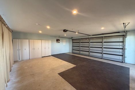 Photo of property in 28 Baulcomb Parade, Windsor Park, Auckland, 0632