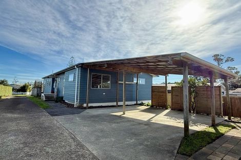 Photo of property in 3 Gazelle Avenue, Beach Haven, Auckland, 0626