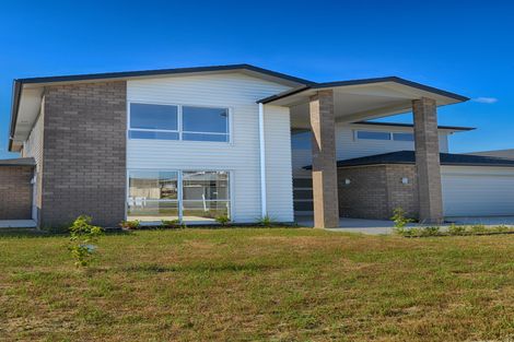 Photo of property in 3 Iwinuku Crescent, Wattle Downs, Auckland, 2103