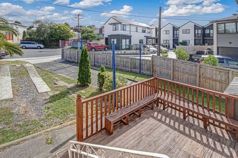 Photo of property in 7 Kaweka Street, New Lynn, Auckland, 0600