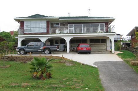 Photo of property in 38 Manhattan Heights, Glendene, Auckland, 0602