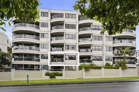 Photo of property in 1c/175 Hurstmere Road, Takapuna, Auckland, 0622