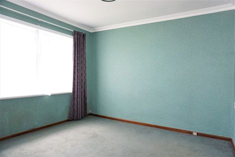 Photo of property in 32 Queenwood Road, Levin, 5510