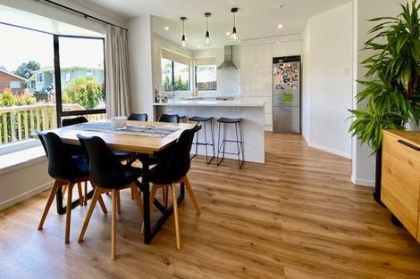 Photo of property in 8 West Harbour Drive, West Harbour, Auckland, 0618