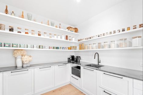 Photo of property in 12 Sandpiper Avenue, Point Wells, 0986