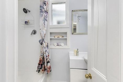 Photo of property in 26 Edinburgh Terrace, Berhampore, Wellington, 6023