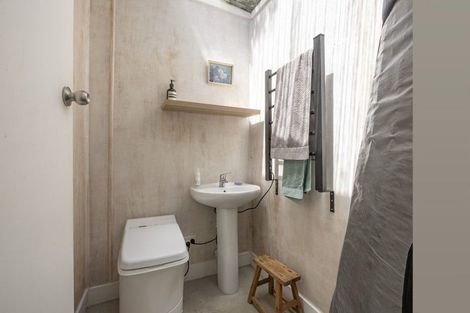 Photo of property in 37 Glenesk Road, Piha, New Lynn, 0772