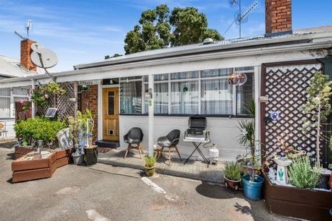 Photo of property in The Stables, 5/9 August Place, Greenlane, Auckland, 1061