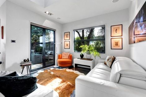 Photo of property in 208 Powderham Street, New Plymouth, 4310