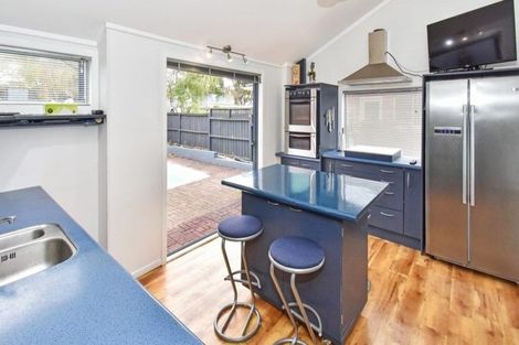 Photo of property in 10 Harford Place, Pakuranga Heights, Auckland, 2010