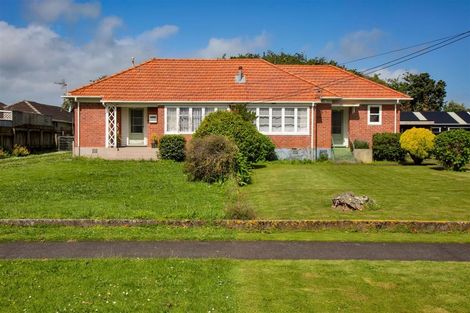 Photo of property in 40-42 Dixon Avenue, Hawera, 4610