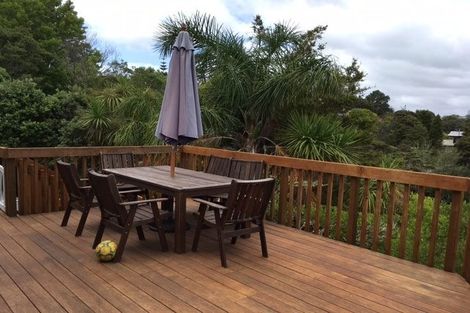 Photo of property in 1/29 Ridgewood Crescent, Birkenhead, Auckland, 0626