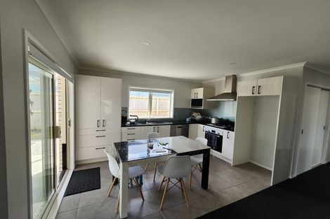 Photo of property in 30 Opouatu Avenue, Glenbrook, 2681