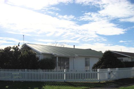 Photo of property in 649 Queen Street East, Levin, 5510