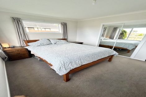 Photo of property in 15 Loasby Crescent, Newlands, Wellington, 6037