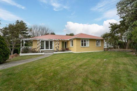 Photo of property in 1 Tainui Terrace, Tawa, Wellington, 5028