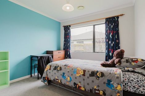 Photo of property in 28 Royal Oak Drive, Kelvin Grove, Palmerston North, 4414