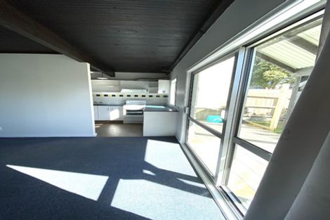 Photo of property in 126 Akaroa Drive, Maupuia, Wellington, 6022