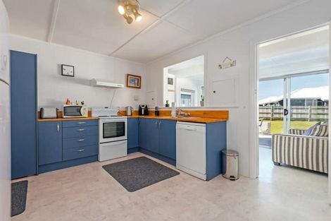 Photo of property in 81 Seabury Avenue, Foxton Beach, Foxton, 4815