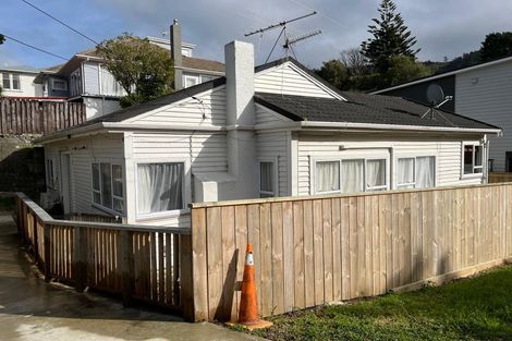 Photo of property in 22 Hampton Hill Road, Tawa, Wellington, 5028