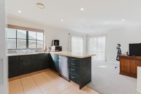 Photo of property in 28 Royal Oak Drive, Kelvin Grove, Palmerston North, 4414