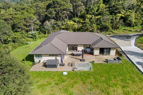 Photo of property in 296 Forest Hill Road, Waiatarua, Auckland, 0612
