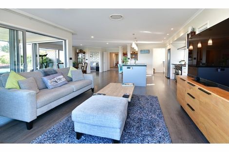 Photo of property in 69 Hillcrest Road, Hatfields Beach, Orewa, 0931
