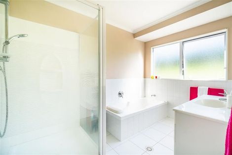 Photo of property in 48 Hogarth Rise, West Harbour, Auckland, 0618