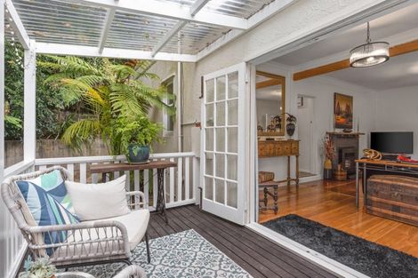 Photo of property in 6 Ormond Road, Hospital Hill, Napier, 4110