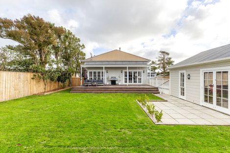 Photo of property in 17 Perrin Place, Kelvin Grove, Palmerston North, 4414