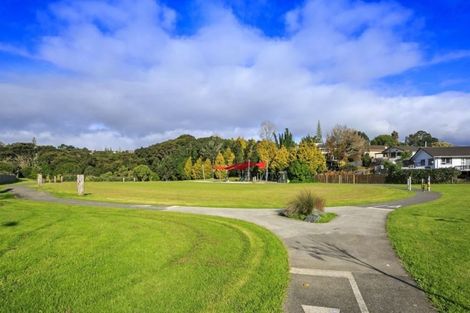 Photo of property in 9 Eugen Place, Bayview, Auckland, 0629