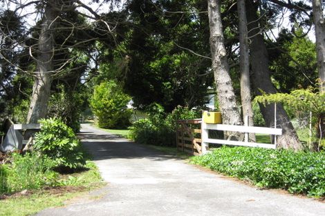 Photo of property in 244 Boord Crescent, Kumeu, 0891