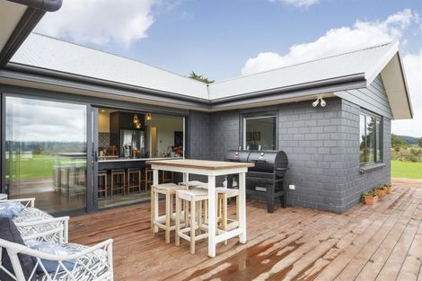 Photo of property in 52 Centre Road, Aokautere, Palmerston North, 4471