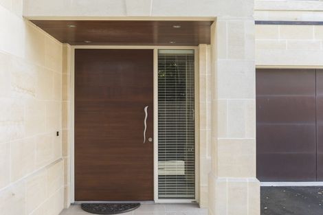 Photo of property in 103 Aikmans Road, Merivale, Christchurch, 8014