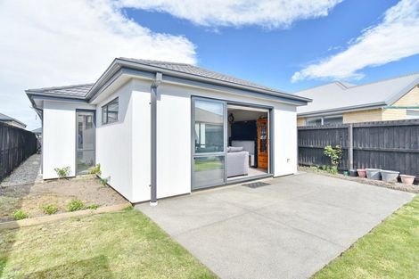 Photo of property in 2 Strone Close, Broomfield, Christchurch, 8042