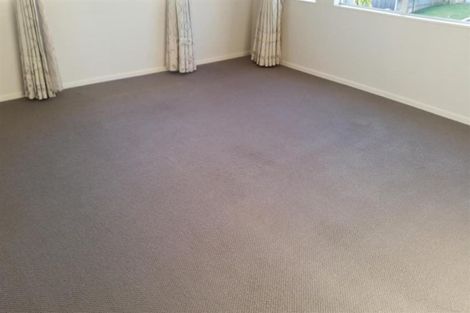 Photo of property in 9 Loughros Place, Pinehill, Auckland, 0632