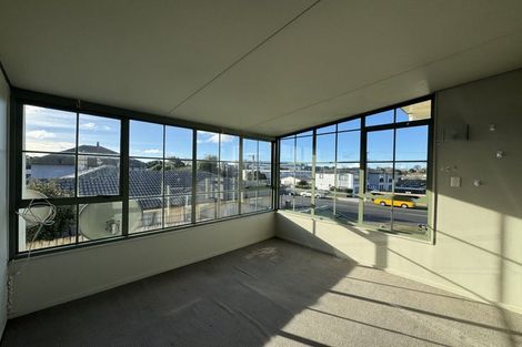 Photo of property in 17 Gray Avenue, Mangere East, Auckland, 2024