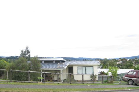 Photo of property in 4 Snowberry Grove, Timberlea, Upper Hutt, 5018