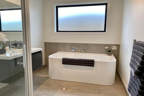 Photo of property in 55 Corriedale Road, Jacks Point, 9371