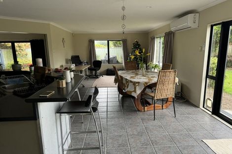 Photo of property in 73 Guildford Drive, Paraparaumu, 5032