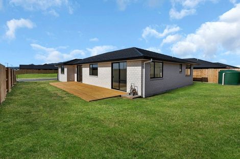 Photo of property in 55 Te Taniwha Road, One Tree Point, 0118