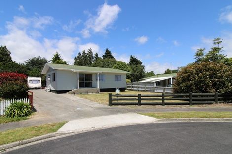 Photo of property in 17 Baillie Crescent, Carterton, 5713