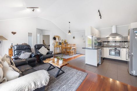 Photo of property in 403 Whangaparaoa Road, Stanmore Bay, Whangaparaoa, 0932