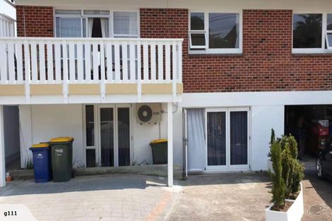 Photo of property in 3/2 Scarboro Terrace, Murrays Bay, Auckland, 0630