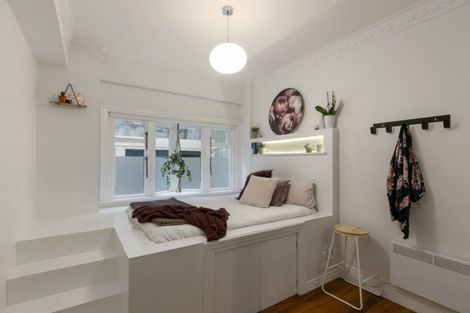 Photo of property in Sunhaven Flats, 262 Oriental Parade, Oriental Bay, Wellington, 6011