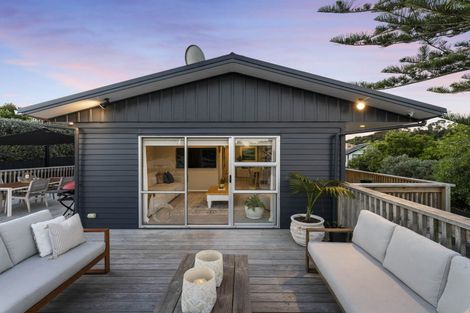 Photo of property in 21 Lowtherhurst Road, Massey, Auckland, 0614